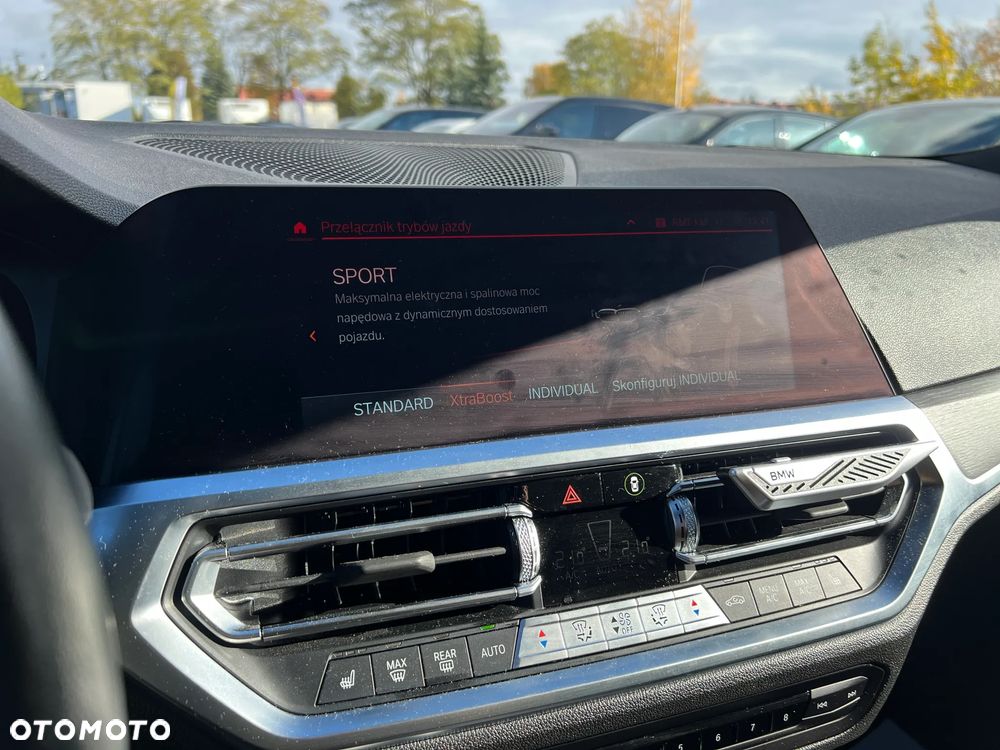 BMW Seria 3 330e Sport Line - 13