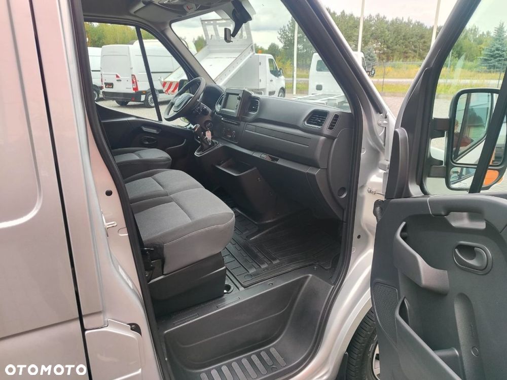 Nissan NV400 - 11