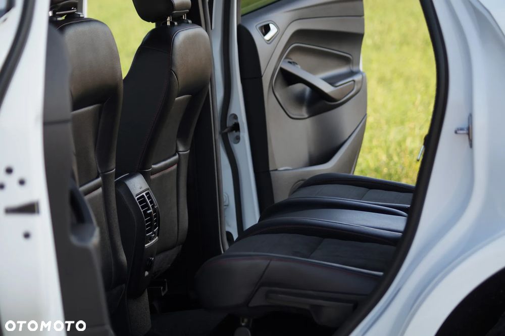 Ford Kuga - 32