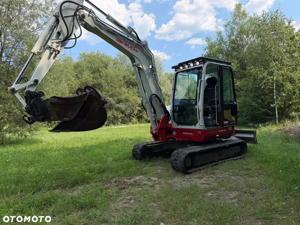 Takeuchi TB 260 Japońska Koparka Gąsienicowa 6 ton. Szybka maszyna i potężna moc. jak Nowa z Salonu 2020 rok. Niski Przebieg-2800mtg. KLIMATYZACJA. Nagłośnienie. Łyżka skarpowa oraz kopiąca. Szybko-złącze hydrauliczne. Yanmar silnik 4 cylindry! Maszyna z Norwegii. ani deka luzów i wycieków! OKAZJA Linia Hydr podwójna. Plus .Długie ramię PLUS. Oświetlenie LED dodatkowe. Zamki na tłokach. Wielka Okazja! Pełne sterowanie z dżojstików!! Aktualna DEKRA! - 5