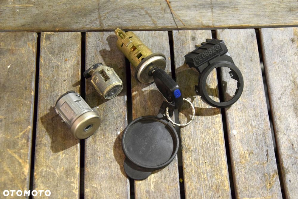 Ford Fusion 02-12 Stacyjka kluczyk pętla wkładka wlewu klapy komplet - 1