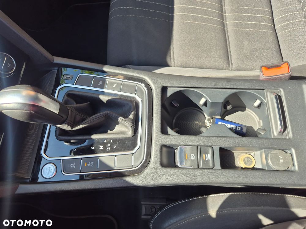 Volkswagen Passat - 32