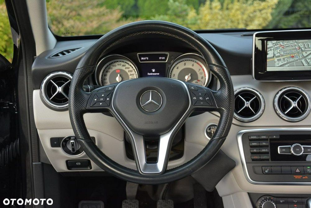 Mercedes-Benz GLA 200 Urban - 24