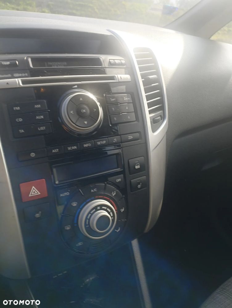 Kia Venga - 7