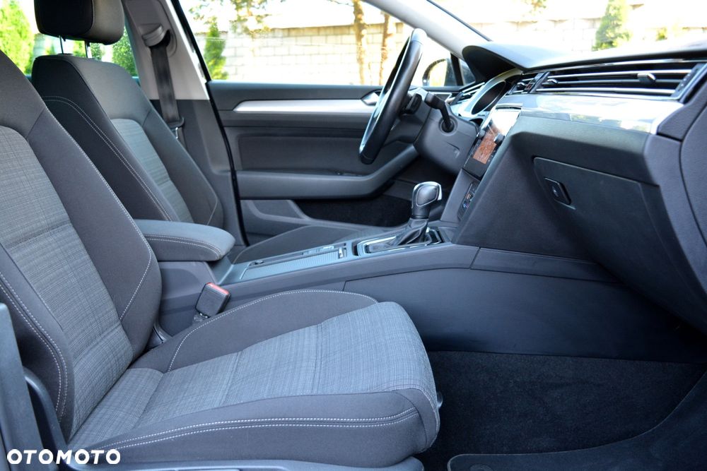 Volkswagen Passat 2.0 TDI SCR DSG Business - 12