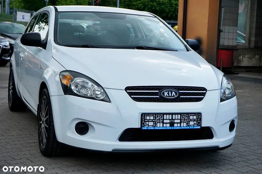 Kia Ceed - 12