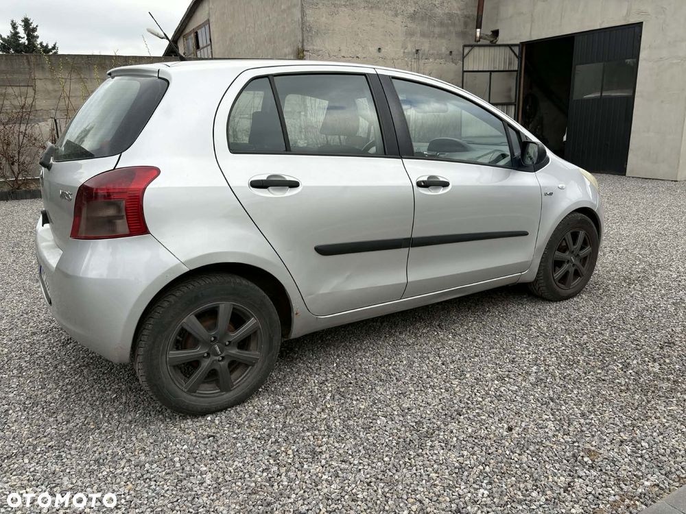Toyota Yaris - 4