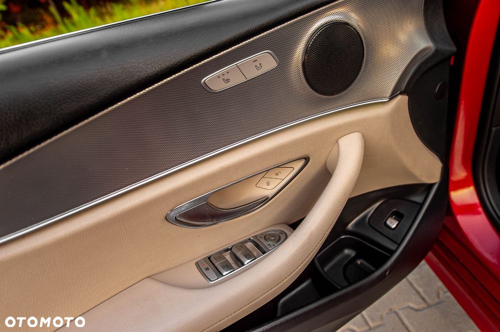 Mercedes-Benz Klasa E 220 d 4-Matic 9G-TRONIC - 19