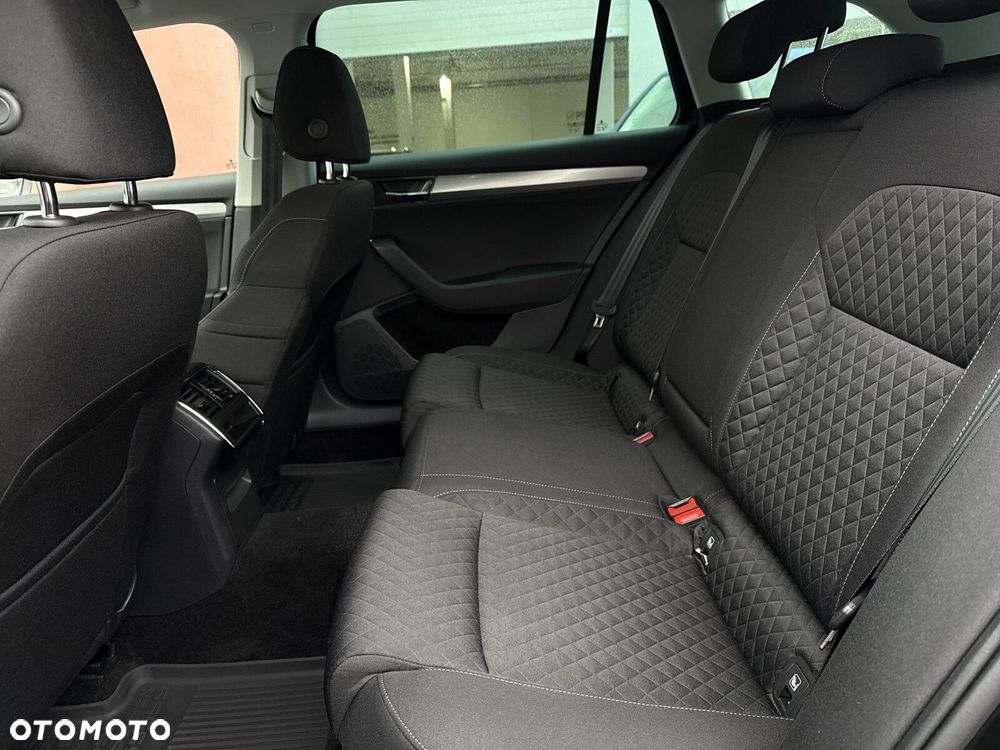 Skoda Superb 1.5 TSI Ambition DSG - 32