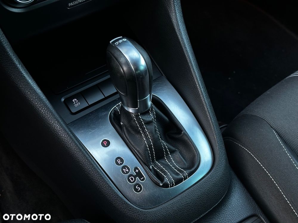 Volkswagen Golf 1.6 TDI Comfortline DSG - 22