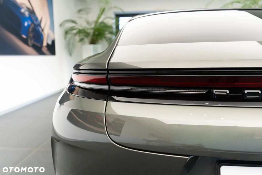 Porsche Panamera 4 E-Hybrid PHEV - 30