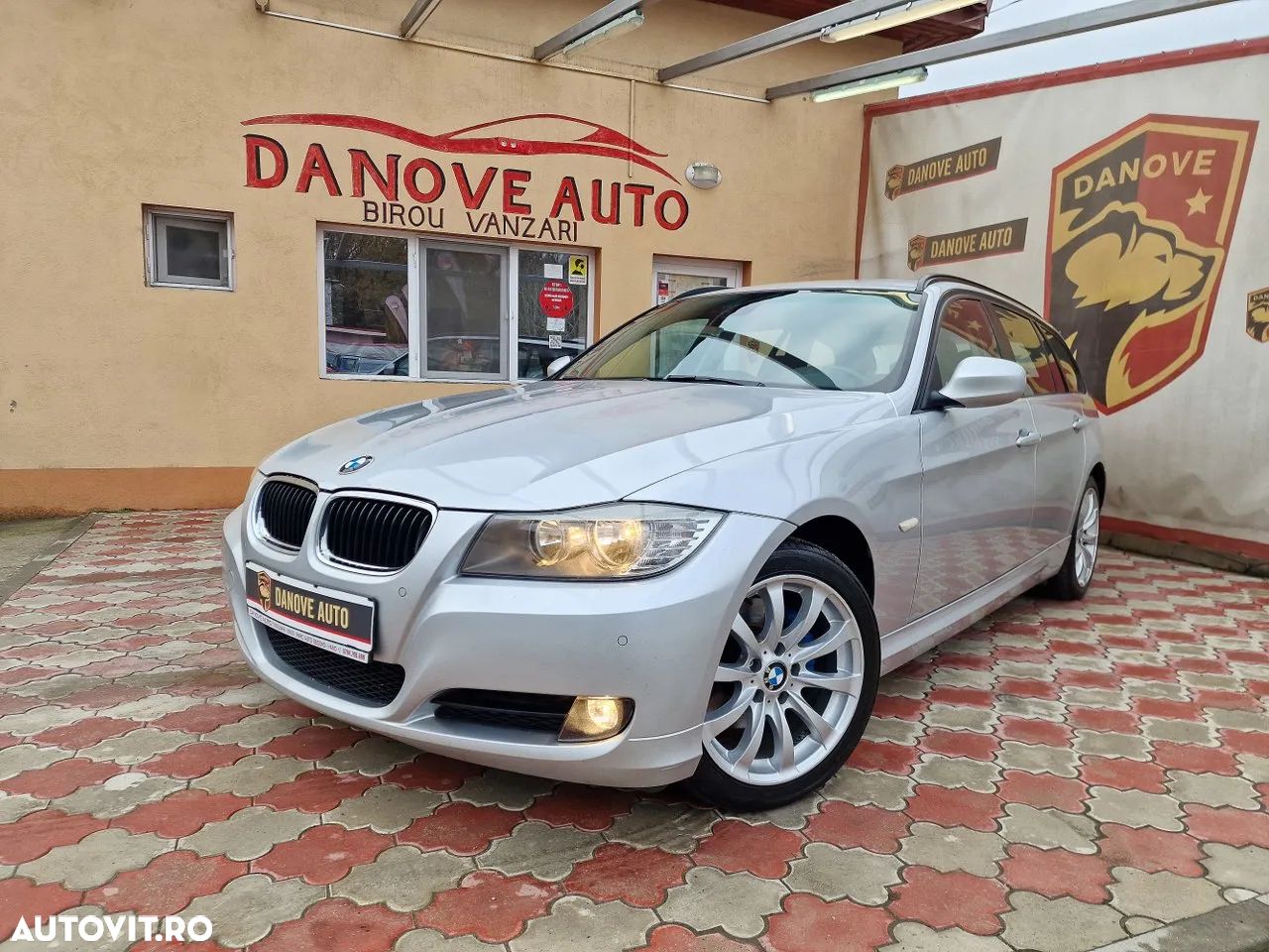 BMW Seria 3 318d DPF Touring Aut. - 1