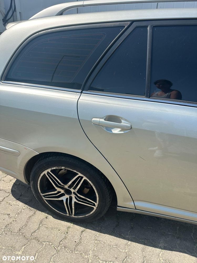 Toyota Avensis - 4