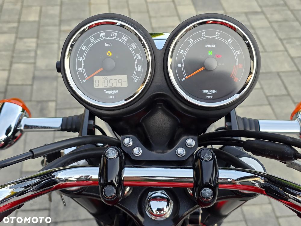 Triumph Bonneville - 17