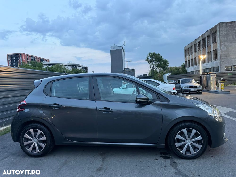 Peugeot 208 - 14