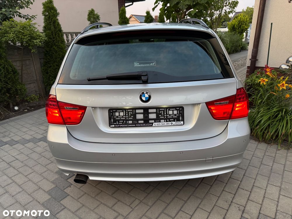 BMW Seria 3 318i Touring - 5