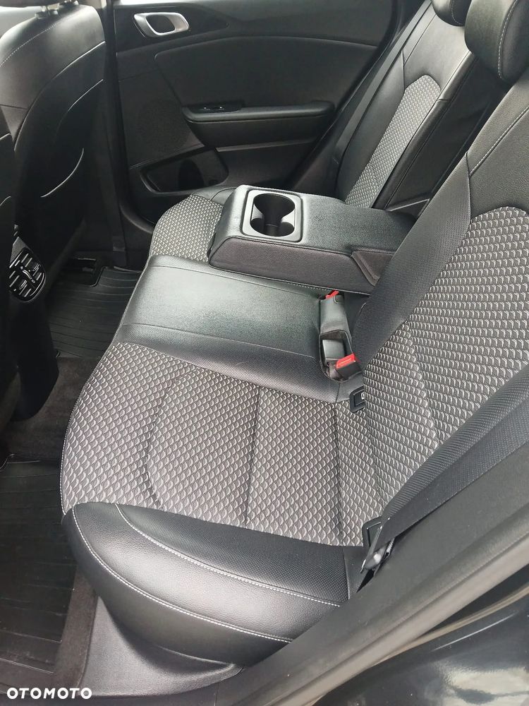 Kia XCeed - 34
