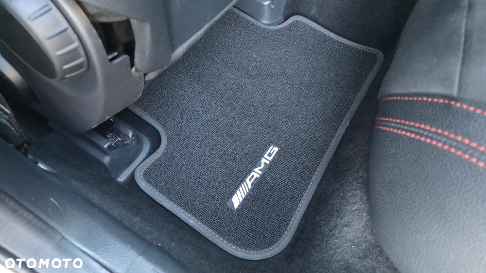 Mercedes-Benz GLA 200 d 4-Matic AMG Line - 14