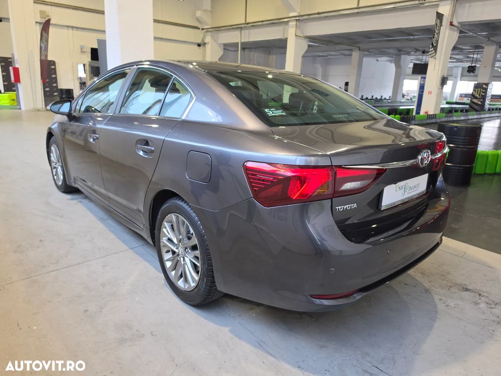 Toyota Avensis - 12