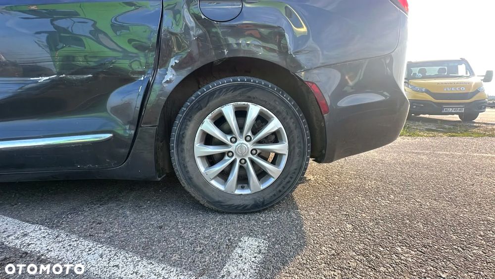 Chrysler Pacifica - 12