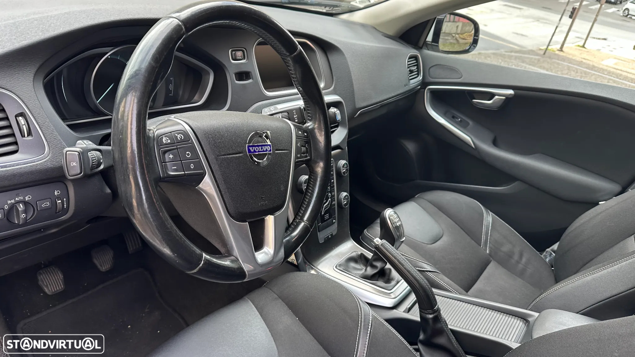 Volvo V40 1.6 D2 R-Design - 13
