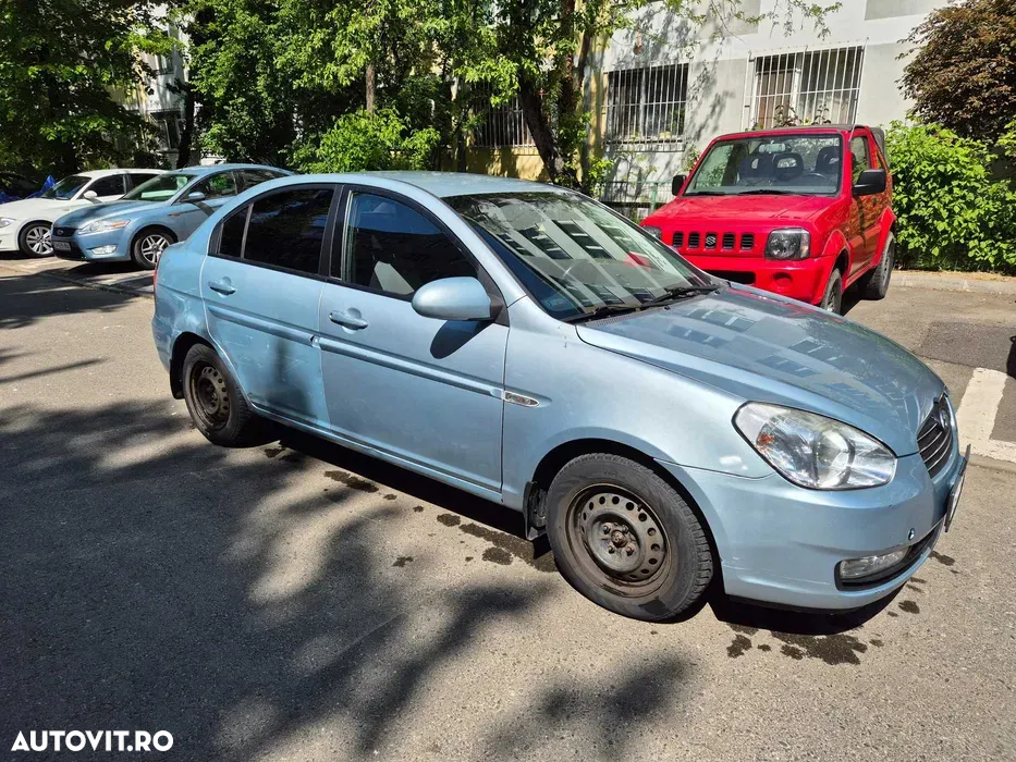 Hyundai Accent - 2