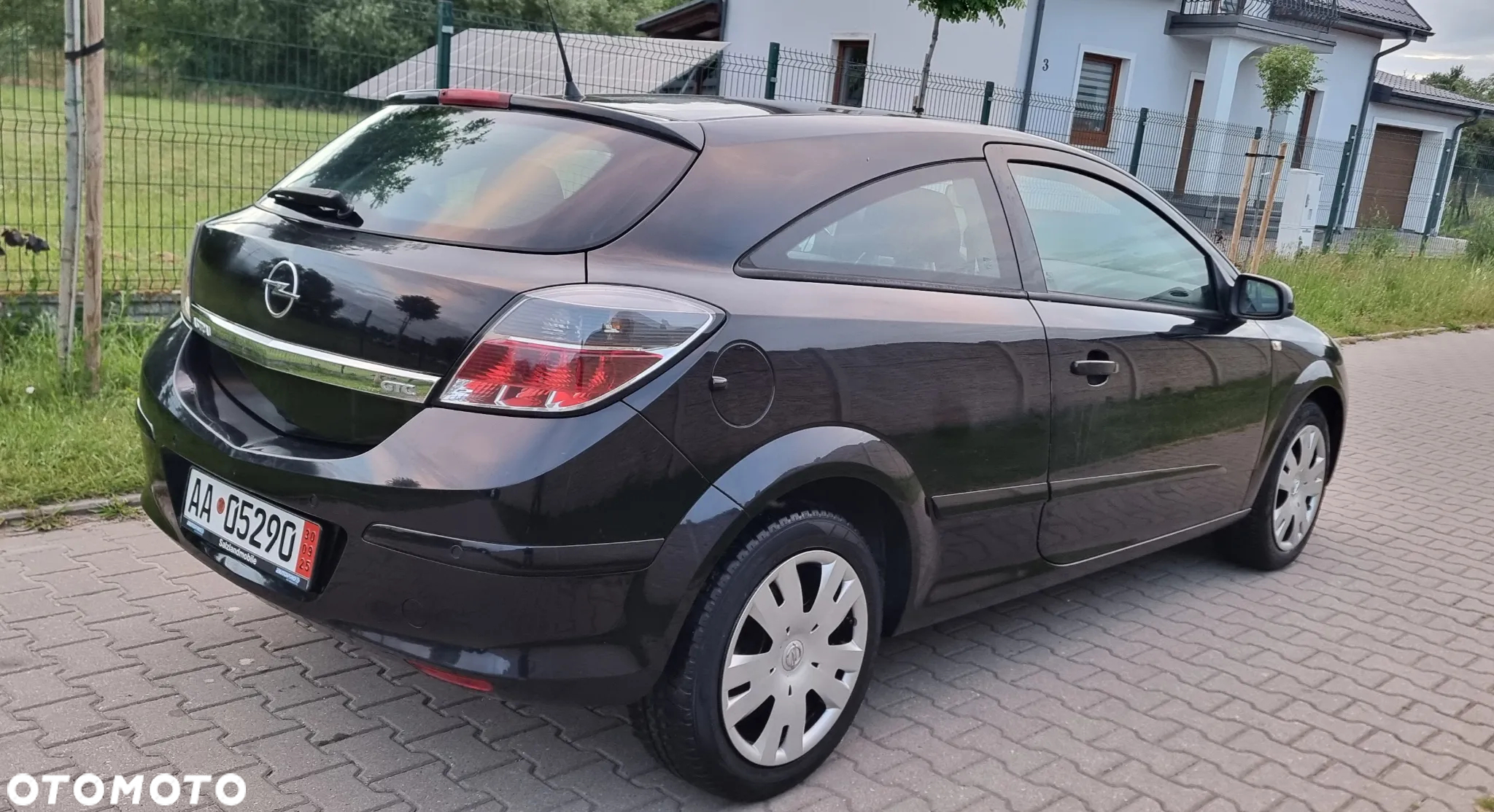 Opel Astra GTC 1.6 - 7