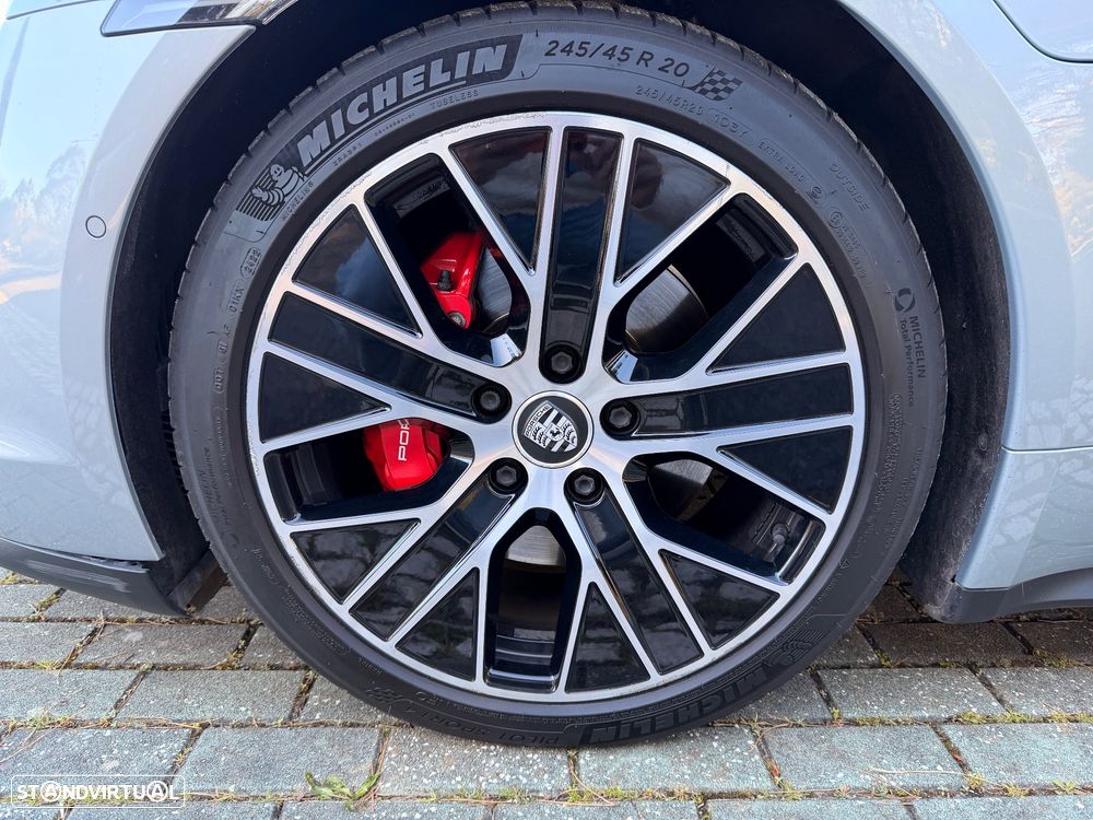 Porsche Taycan 4S - 31