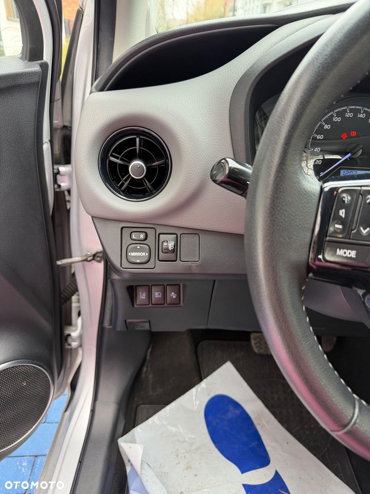 Toyota Yaris Hybrid 100 Active EU6 - 11