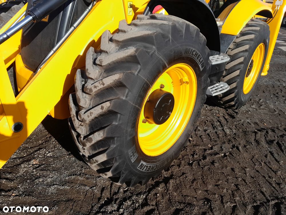 JCB JCB 4CX AEC  2022r - 18