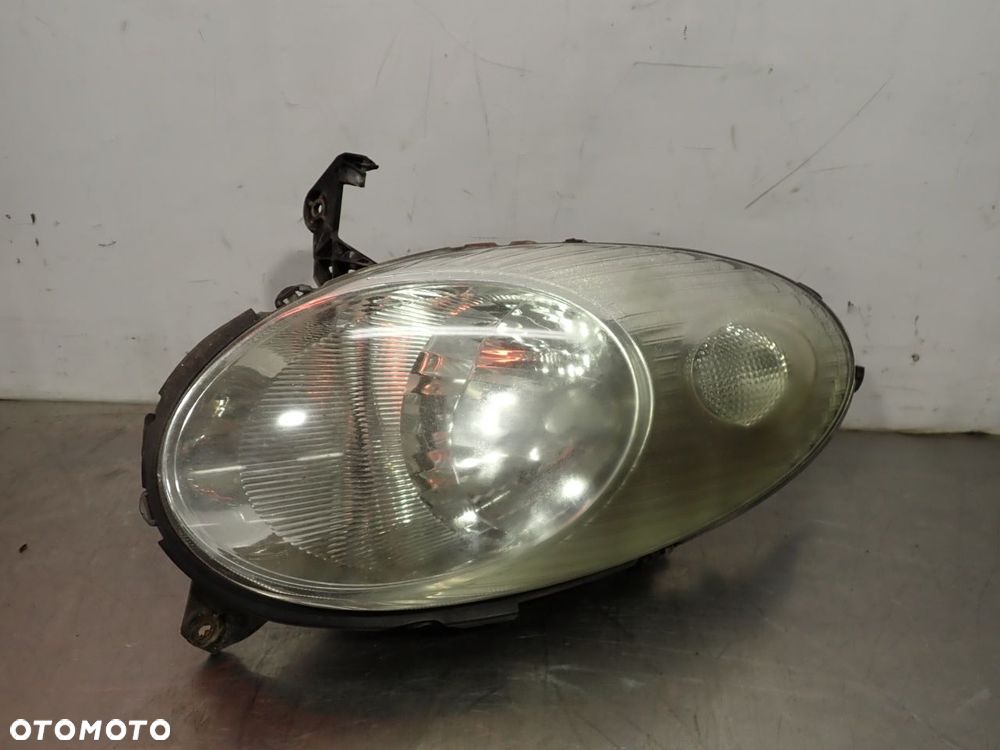 LAMPA LEWA PRZEDNIA NISSAN MICRA K12 C+C 89900075 - 1