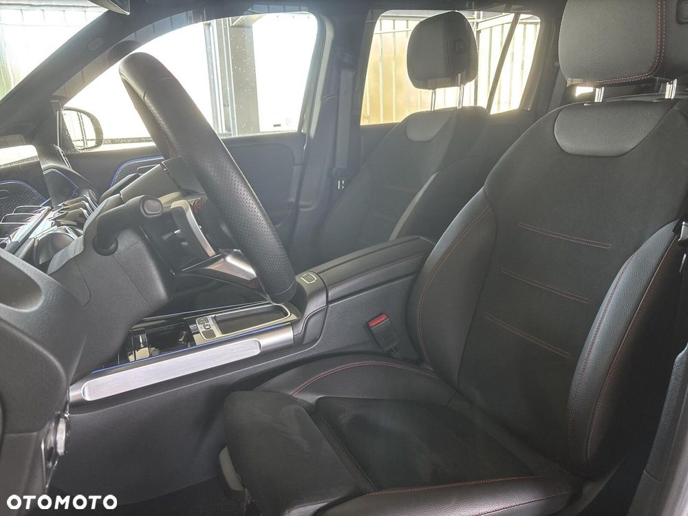 Mercedes-Benz GLB - 16