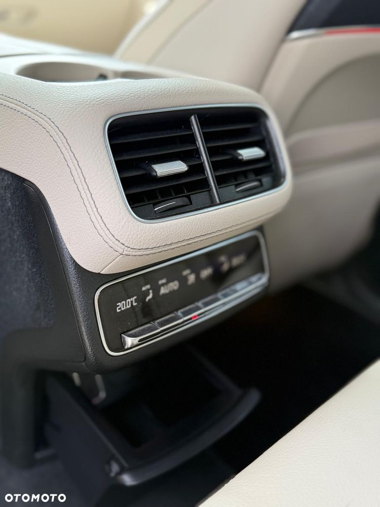 Mercedes-Benz GLS - 21