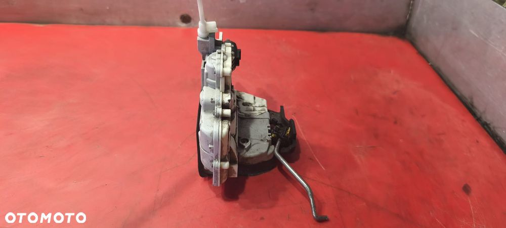 ZAMEK LEWY TYŁ AUDI A4 B6 - 3