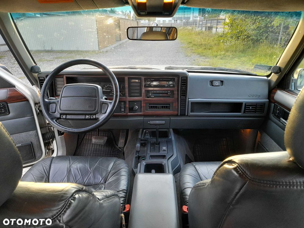 Jeep Cherokee - 8