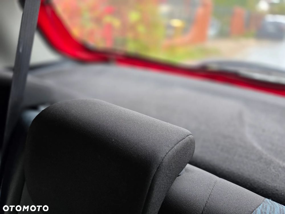 Toyota Yaris - 30
