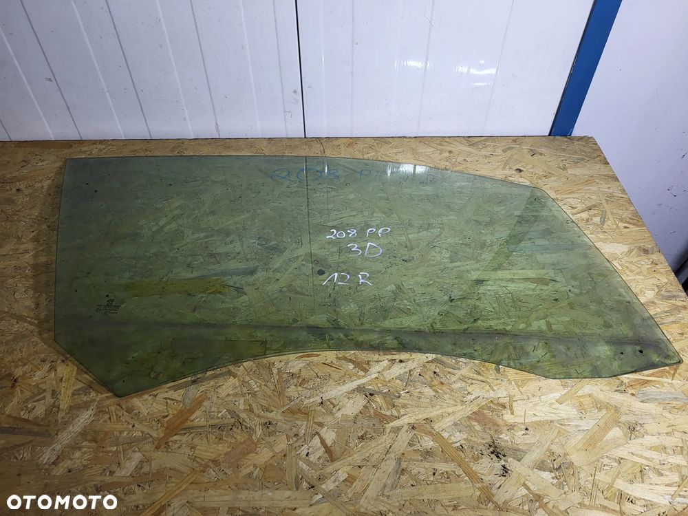 Szyba drzwi prawa przednia Peugeot 208 3d  12r - 1