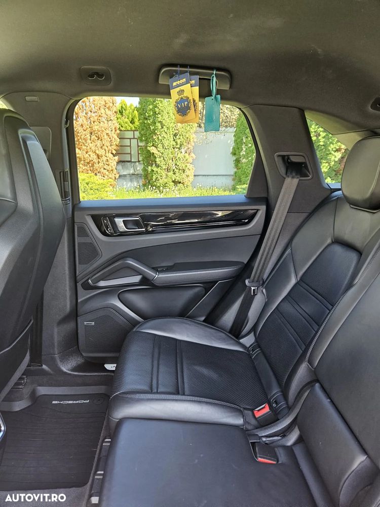 Porsche Cayenne Standard - 20