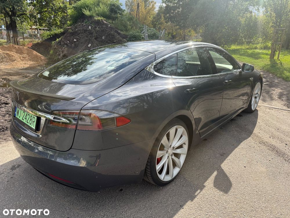 Tesla Model S - 5