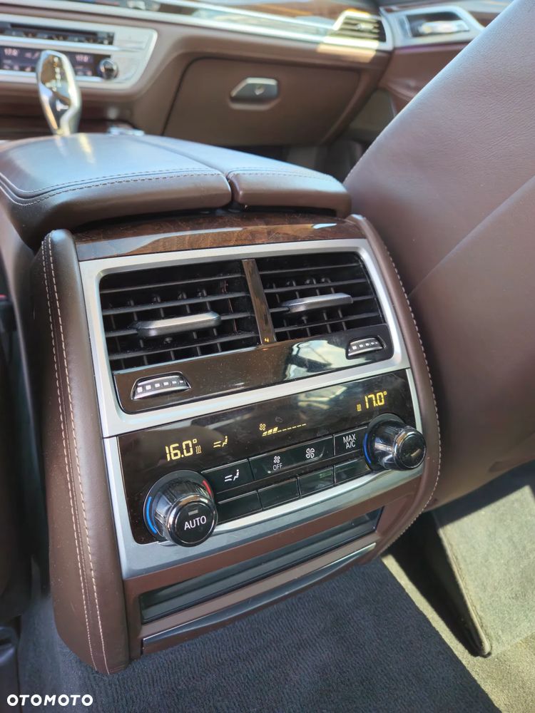 BMW Seria 7 750Li Edition Exclusive - 29