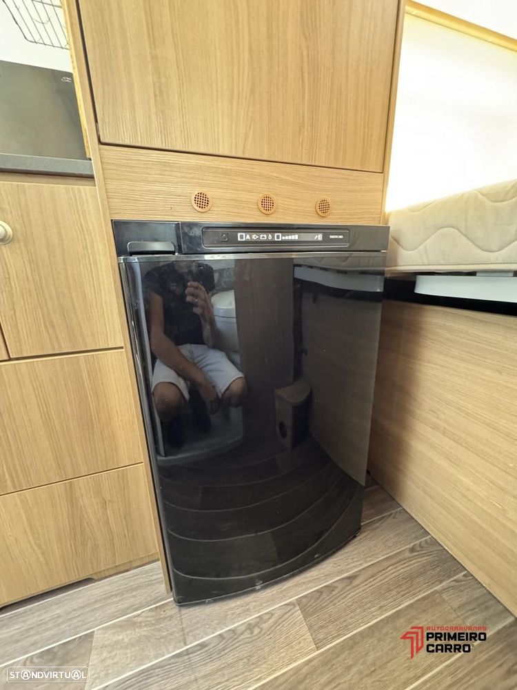 Adria Twin 600 SP cama transversal - 13