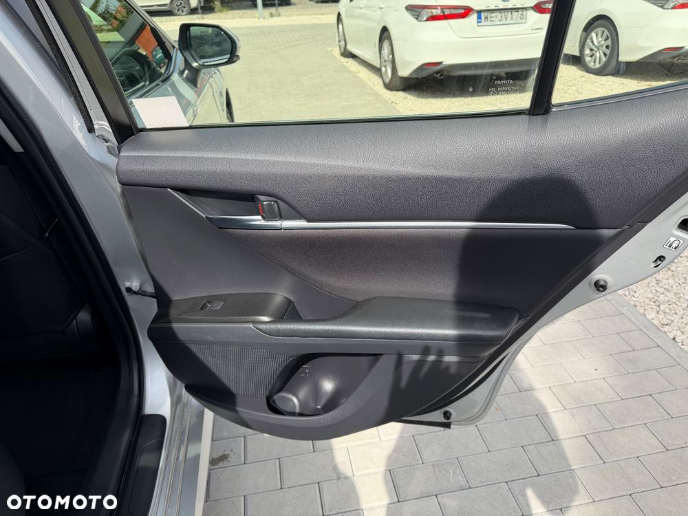 Toyota Camry 2.5 Hybrid Comfort CVT - 28