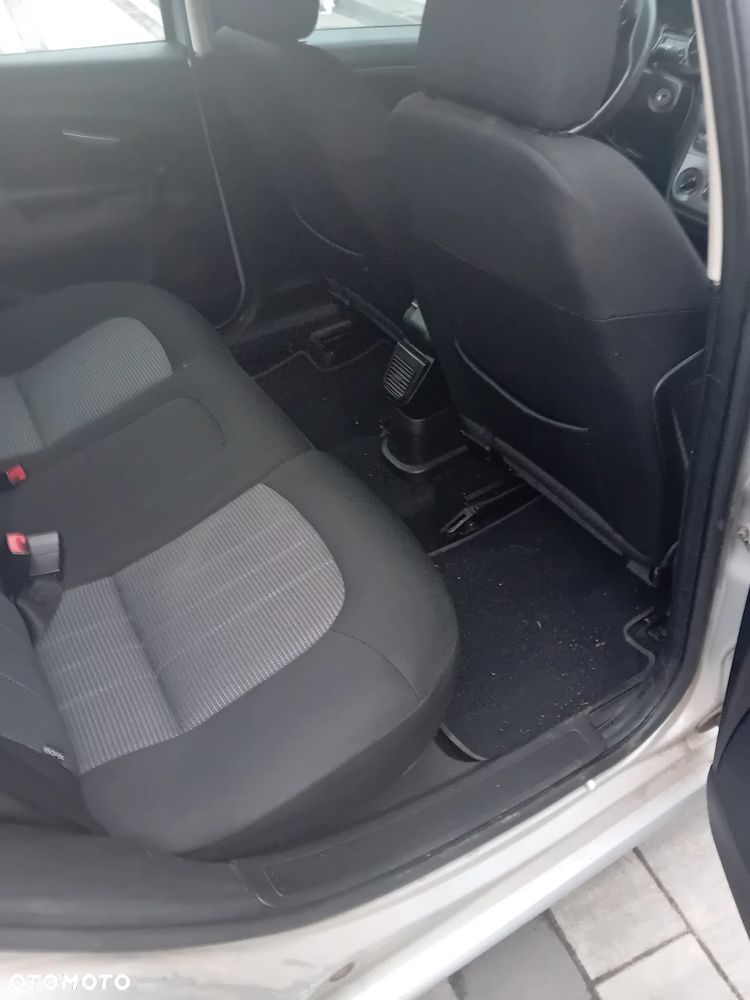 Fiat Linea 1.4 T-Jet 16V Dynamic - 8