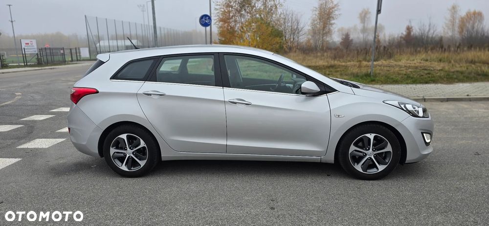 Hyundai i30 blue Kombi 1.4 YES Gold - 10