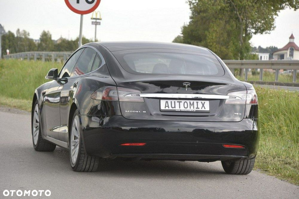 Tesla Model S - 7