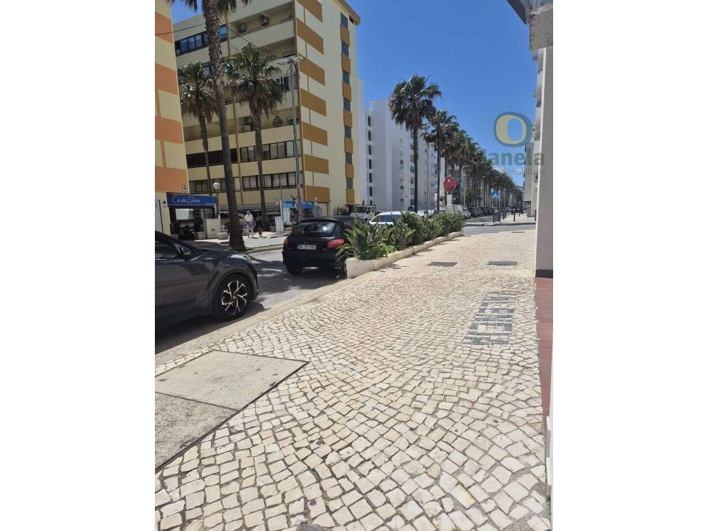 Loja localizada próximo da Praia de Quarteira - Grande imagem: 2/14