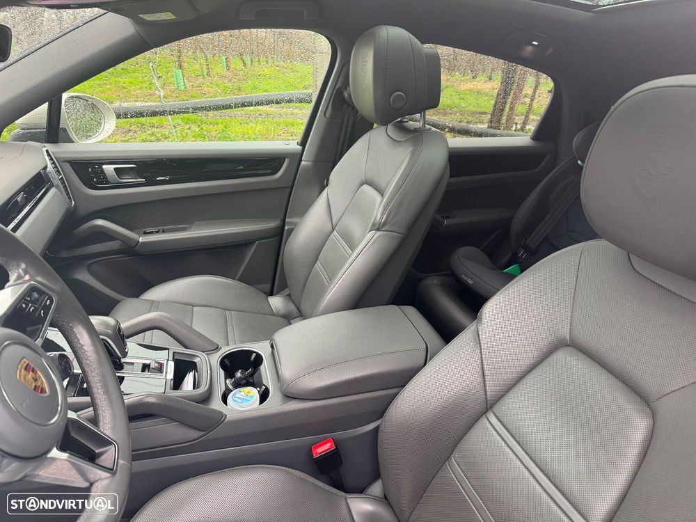 Porsche Cayenne Coupé E-Hybrid - 11