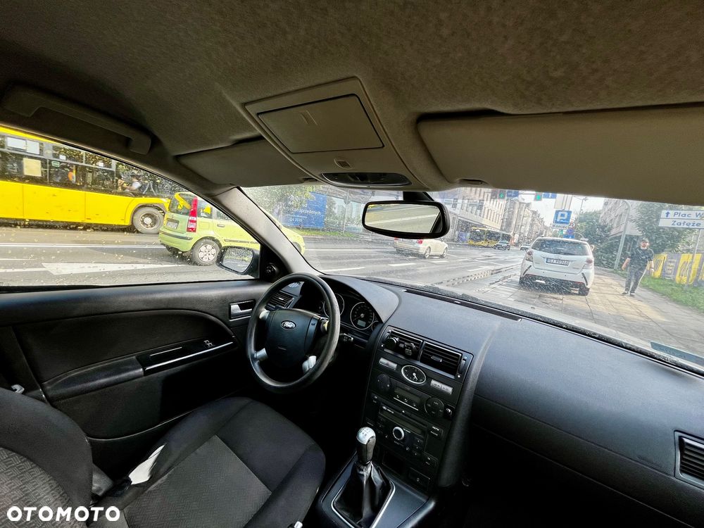 Ford Mondeo 1.8 X - 11