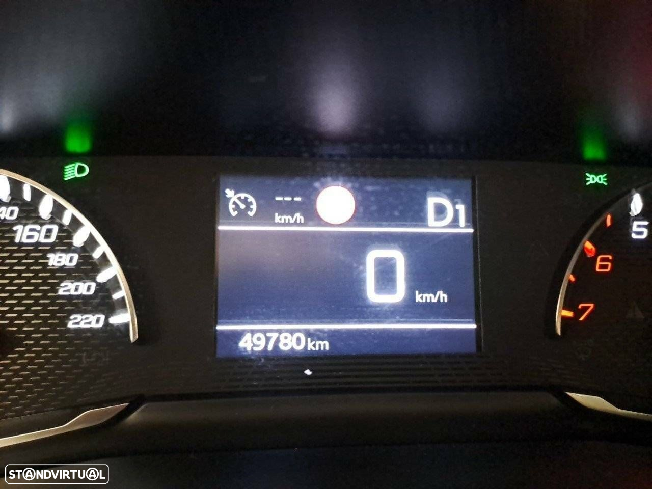 Peugeot 2008 1.2 PureTech Allure EAT8 - 13