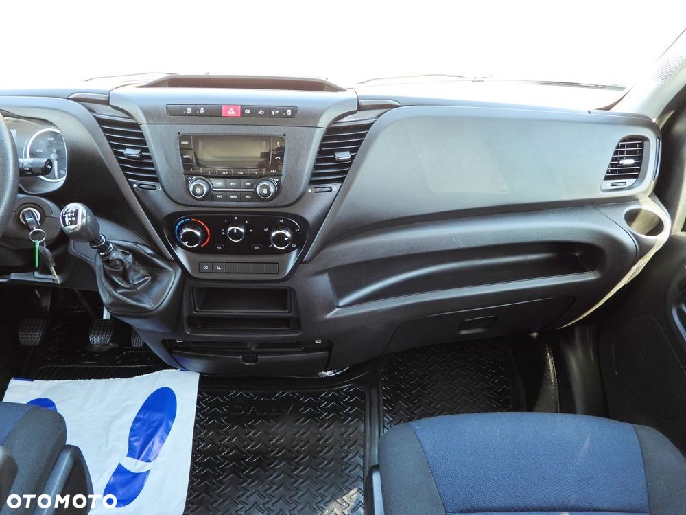Iveco DAILY 35C14 WYWROTKA PODWÓJNA KABINA DOKA 6 MIEJSC TEMPOMAT BLIŹNIACZE KOŁA KLIMATYZACJA  140KM - 32